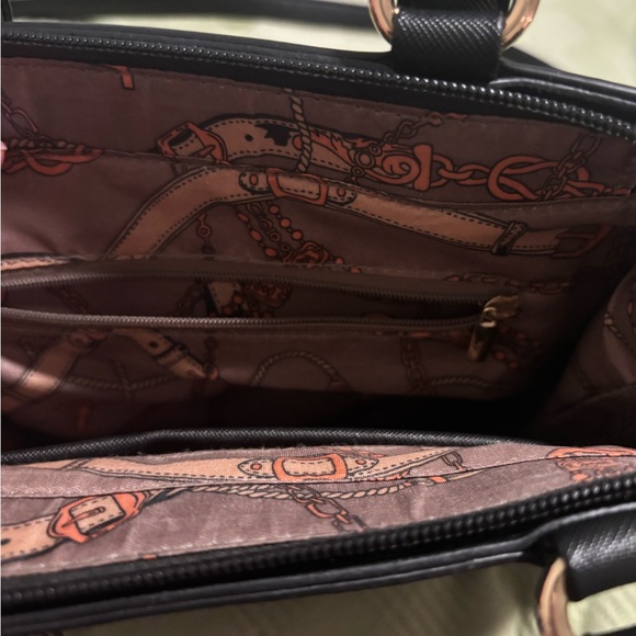 Elegant Black Handbag - Picture 3 of 3